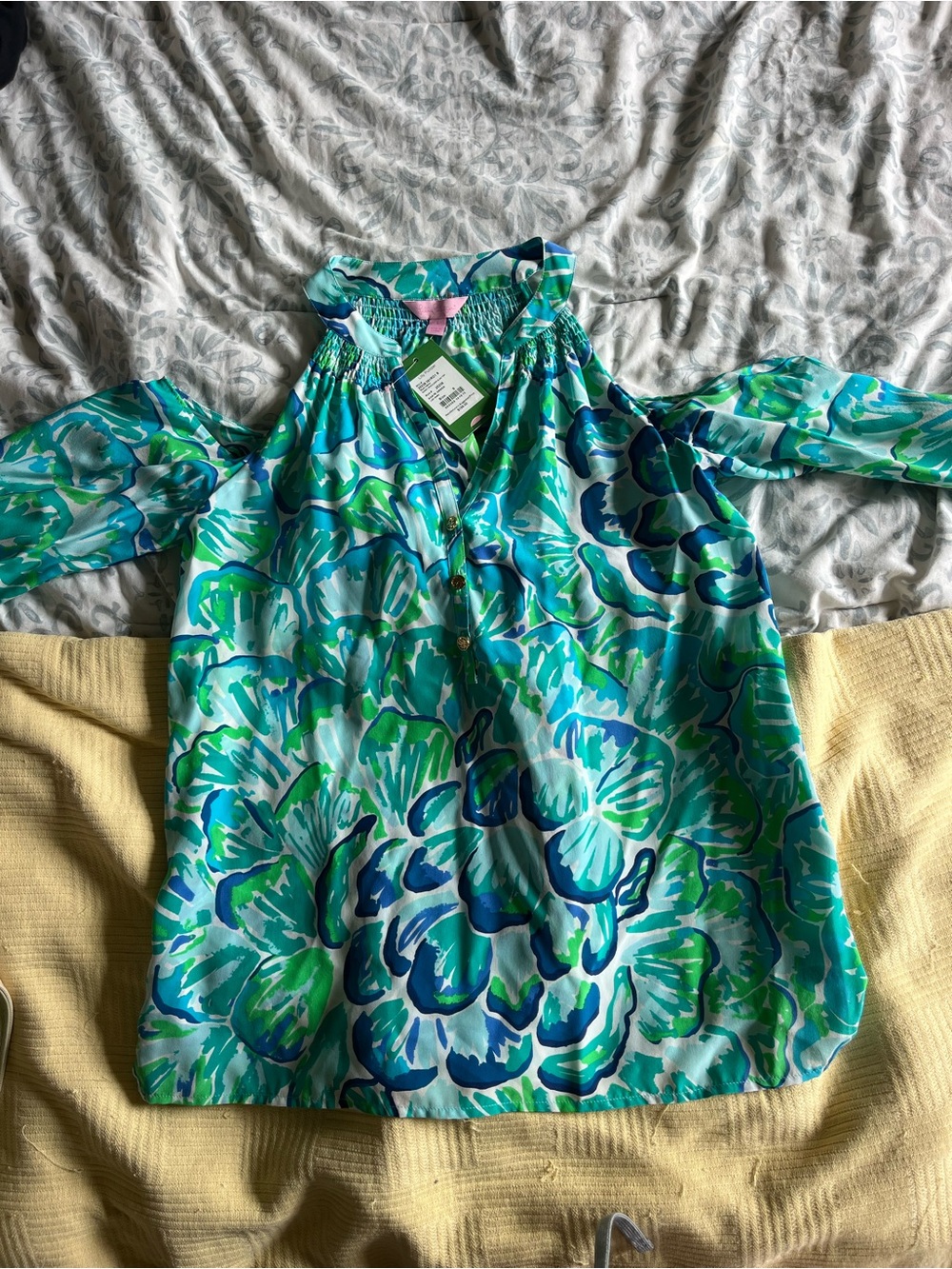 Lilly Pulitzer Women’s 100% Silk Blouse – NWT – Size Small – Cutout Sleeves